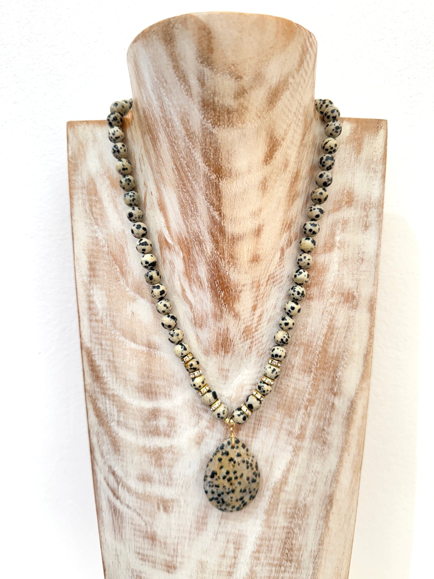 Dalmatian Octavia Short Necklace