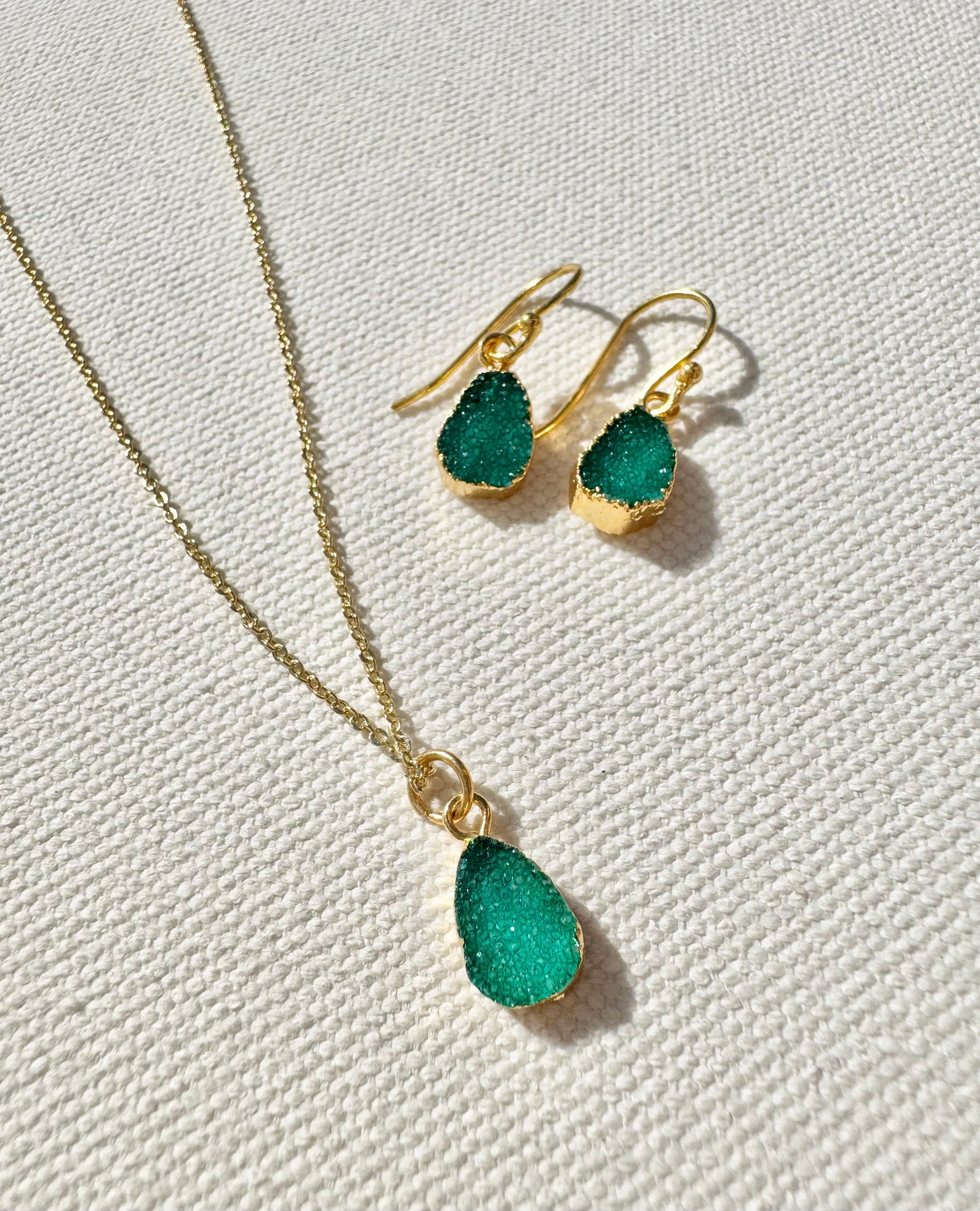 Dainty Gold-Plated Necklace with Green Druzy Stone – Adjustable Layering Necklace