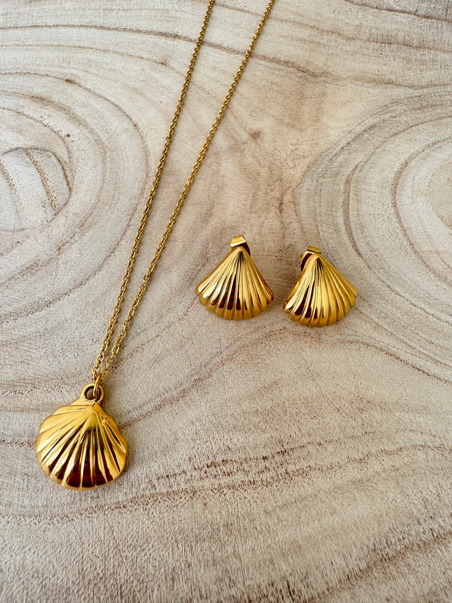 The Glowproof Gold Shell Necklace
