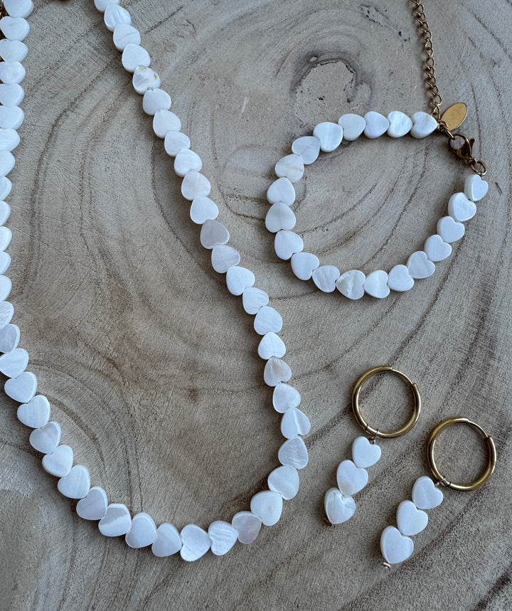 White Amora Shell Bracelet