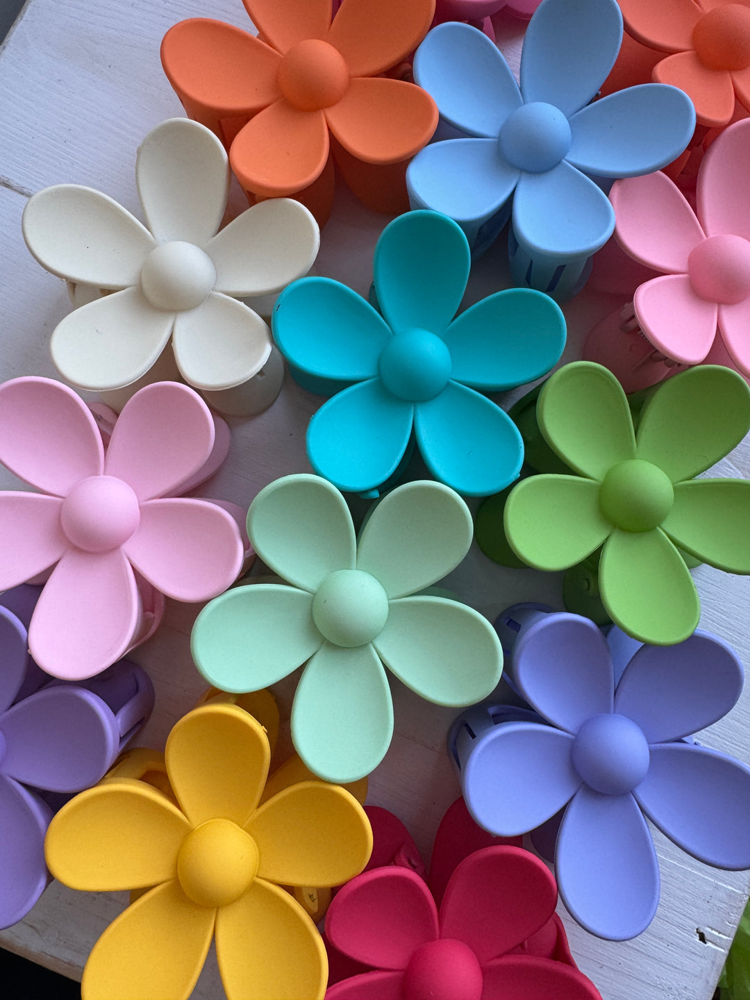 Bright Large Daisy Hair Claws (14 Pack)