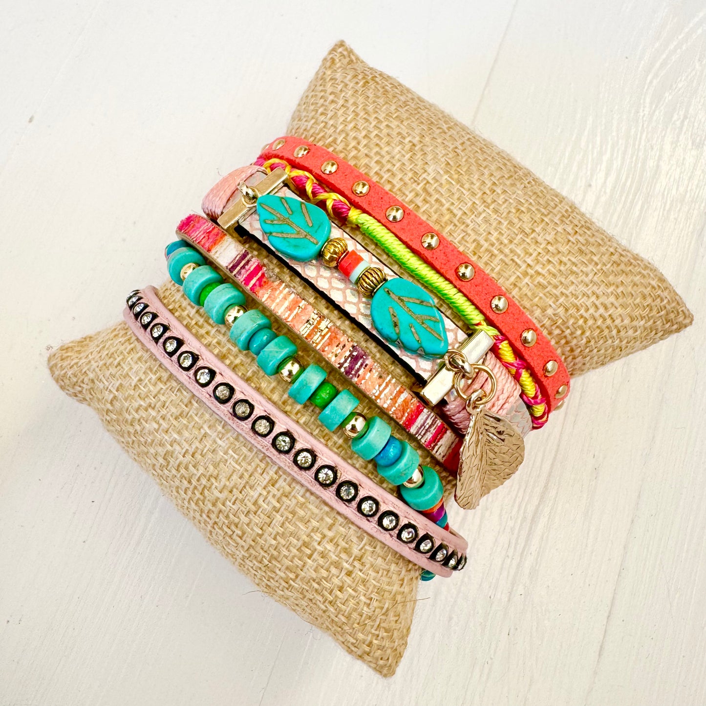 Coral Boho Cuff Bracelet (Pre-order del mid Feb)