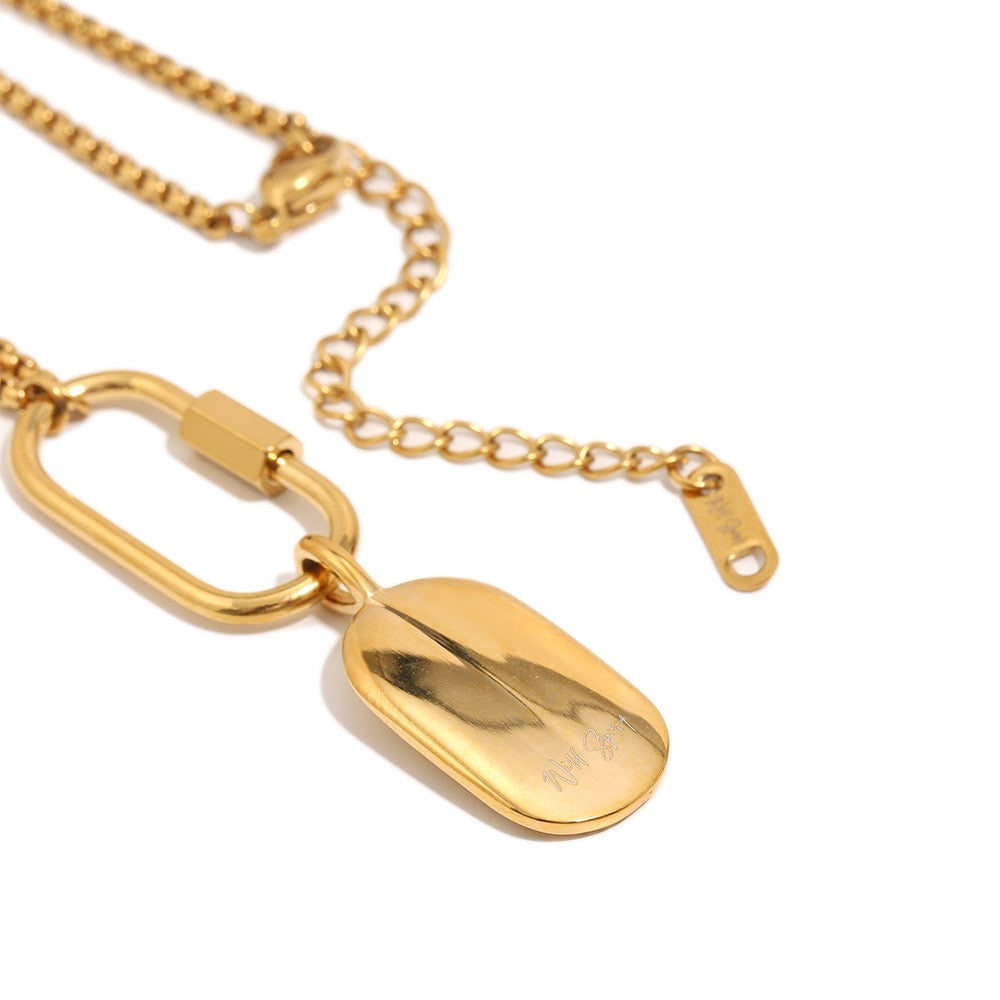 a gold necklace with a chain