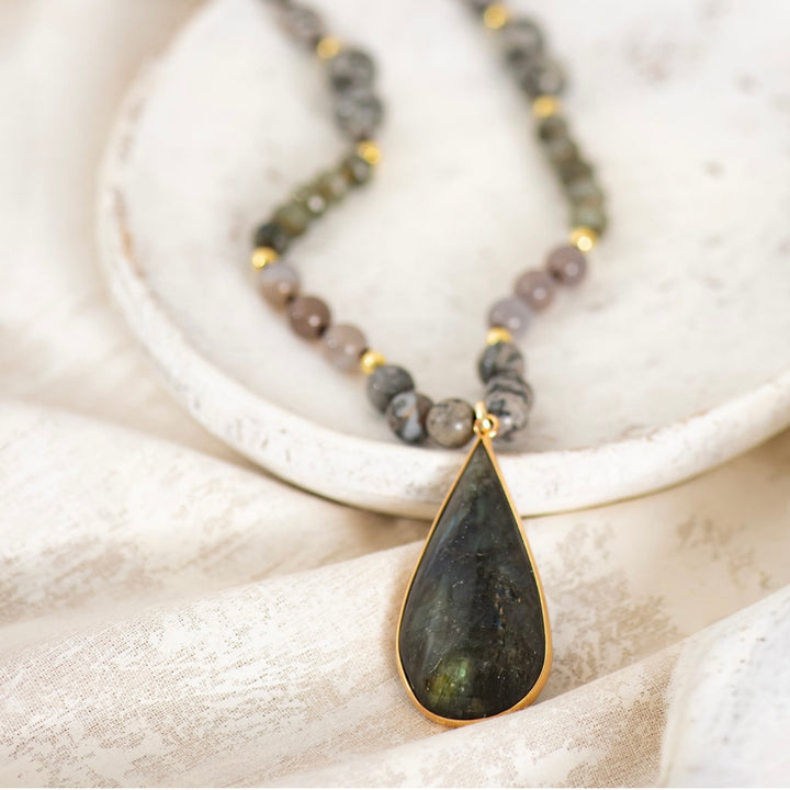 The Urban Glamour Labradorite Necklace