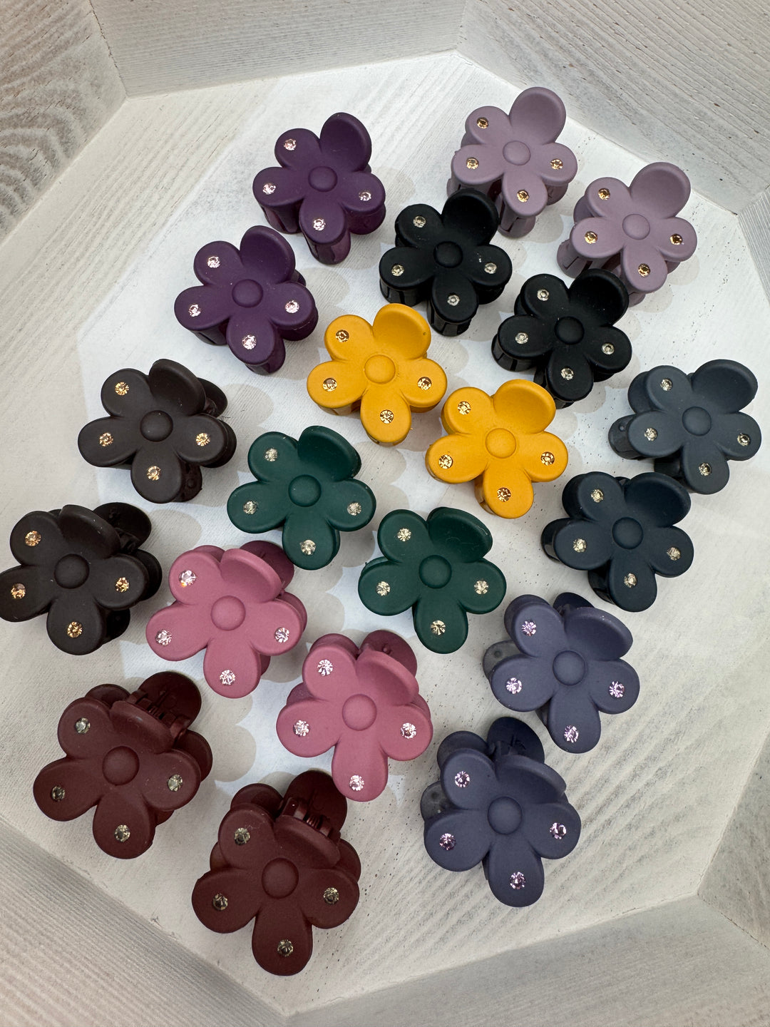 Mini Sparkly Daisy Hair Claws – (Pack of 20)